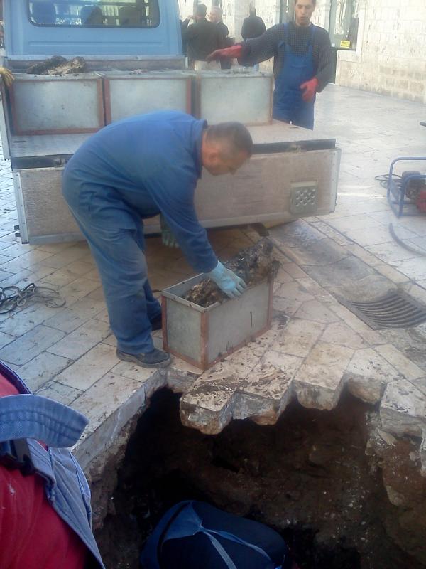 KANALIZACIJSKA MREŽA U POVIJESNOJ JEZGRI doslovce začepljena masnoćom 