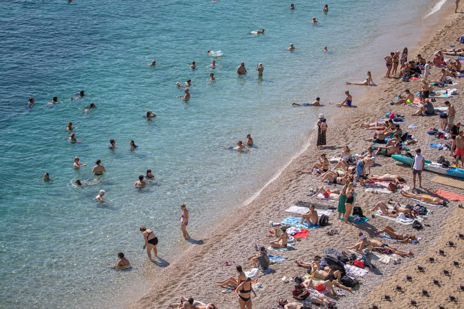 Prave ljetne slike iz Dubrovnika: Plaže su još uvijek pune kupača, pogledajte galeriju!